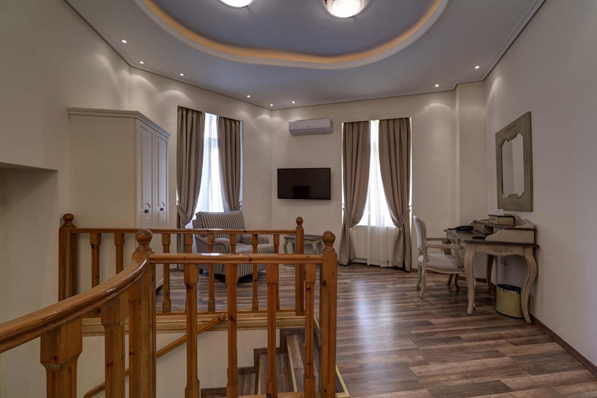 HOME & POETRY -PLAKA ATHENS
